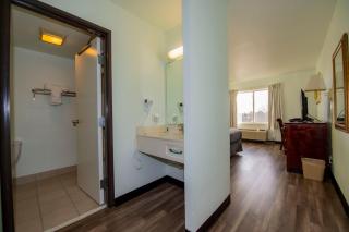 Rodeway Inn Central Colorado Springs - 1