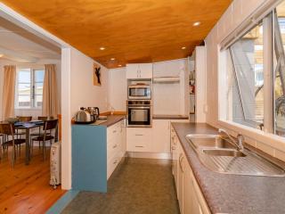 Pipi Palace - Whangamata Bach - 3