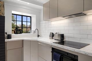 Wanaka Stone Cottage - Wanaka Holiday Home - 3