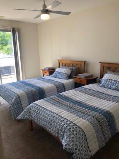 Central executive 4br townhouse - Albury - 3