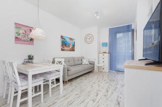 Stylowy Apartament z Tarasem Świnoujście Center by Noclegi Renters - Świnoujście - 5