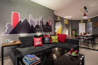 The Terminal 1 Stay - Steps From Nightlife and Airport - 0