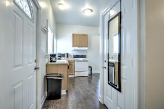 Hosteeva Capitol Hill 2BR Apt - 7 Walking Distance to Dining - 4
