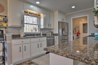 Large Lavonia Home with Party Dock on Lake Hartwell! - Lavonia - 6