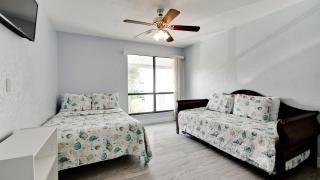 Runaway Bay 242 - 1418878 - 4