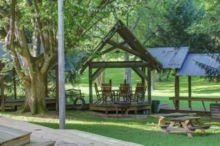 Whimsical Gatehouse at Dark Horse Estate - Franklin - 2