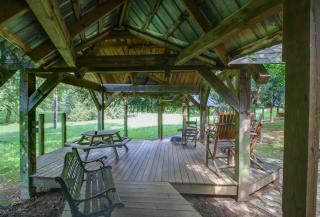 Whimsical Gatehouse at Dark Horse Estate - Franklin - 1