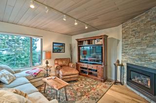 2 Mi to Heavenly Mountain Tahoe Retreat with Views - Stateline - 0