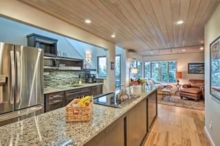 2 Mi to Heavenly Mountain Tahoe Retreat with Views - Stateline - 4