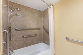 Super 8 by Wyndham Jacksonville AR - Jacksonville - 6