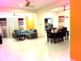 Deluxe AC Room in 3BHK Corporate service Aparment Manyata Tech Park - Bangalore - 6