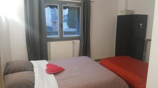 Appart simple entier 1 ch à ch-gontier 1er ou 2eme étage - Château-Gontier - 0
