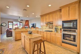 Lavish Escape with Pool 1 Mi to Old Town La Quinta! - La Quinta - 3
