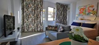 City Beach Home - 6