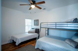 Downtown View Cozy 2BR1BA Home Sleeps 8 - San Antonio - 2