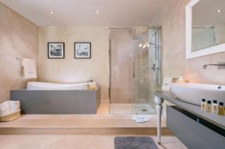 Luxury Villa Ginevra with pool and jacuzzi - by MVSVillas - 3