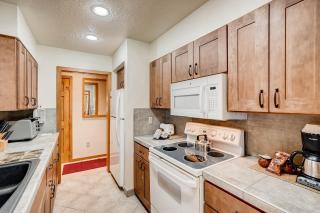 Premier 2BR 2BA in Lakeside Village- Kids Ski Free! condo - 7