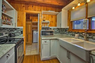 Rustic Cabin with Screened Deck 8 Mi to Dollywood - 6