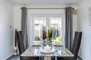 Cozy 3 Bedroom House in Aveley, Thurrock - Aveley - 5