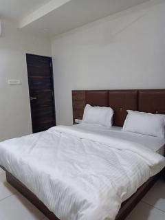 hotel season - 1