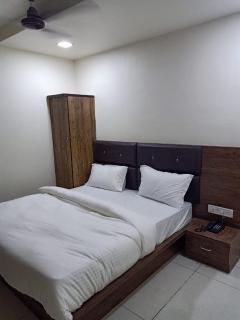hotel season - 9