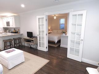 Garden Level Flat in 1885 Queen Anne Victorian Cottage in Alameda - Alameda - 1