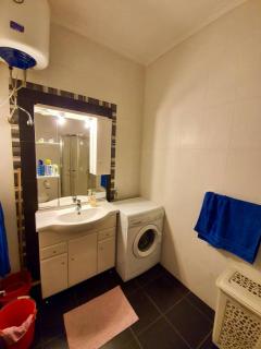 Kennedy Court - PRIME LOCATION - Bus Terminus - 6