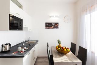Lara's Guesthouse - 9