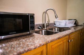 Connie's Comfort Suites - 2