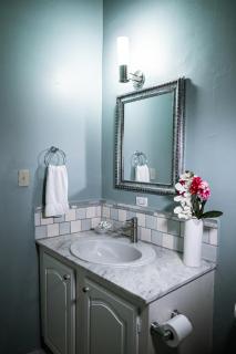 Connie's Comfort Suites - Saint Johnʼs - 9