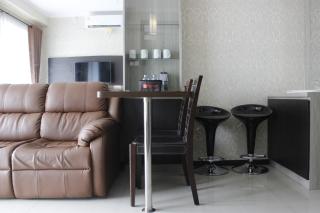 Elegant 2BR Gateway Pasteur Apartment near Exit Toll Pasteur By Travelio - 7