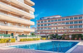 Awesome Apartment In Blanes - 4