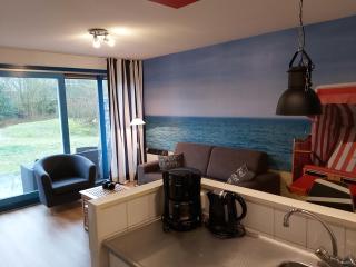 't STRANDHUYS en DE VUURTOREN, met eigen KEUKEN, ZONNIG TERRAS nabij DORP, DUINEN en STRAND, Incl verwarmd binnen ZWEMBAD - Hollum - 4