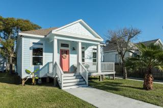 Crystal Cottage - Galveston - 7