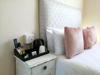 5 on Jameson Guesthouse - Quigney - 7