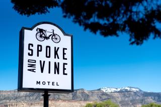 Spoke and Vine Motel - Palisade - 1