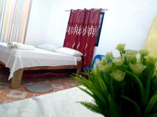 Casa de Viajeros (1st floor, spacious aircon room for 2 persons) - General Luna - 4