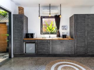 Villa Lora by Villa Finder - Ubud - 3