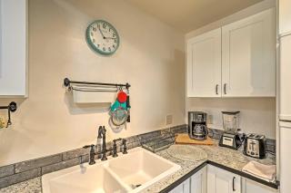 Vibrant Casa Paloma with Patio - Near Vineyards! - Patagonia - 1