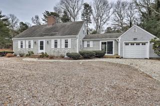 2 Mi to Shore Home with BBQ and Beach Gear in Mashpee - 8