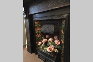 Spacious & Cozy Mid Wales Town Centre Apartment, With Bike Storage - 1