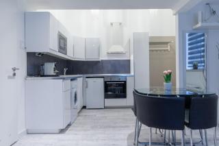 Sleek Minimalist Studio at Inner City - Budapest - 7