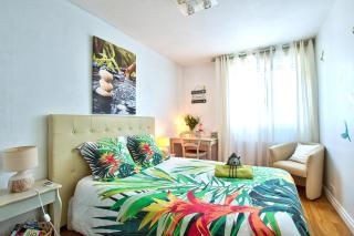 NATURALBNB - Chambres d'hôtes bios, éthiques - Au calme, confort dans résidence fermée - PARKING GRATUIT, SECURISE - Garage vélos et motos - OFFERT SUPER PETIT DEJEUNER local et bio sucré salé - Villeurbanne - 1