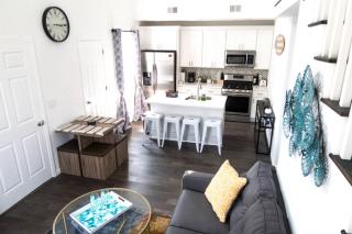 2 Blocks from Beach-Sleeps 16 - 7