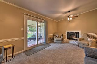 Cozy Home with Fenced Yard Less Than 1 Mi Downtown Matthews! - Charlotte - 4