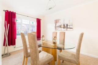 Drayton Manor House FREE parking - 5