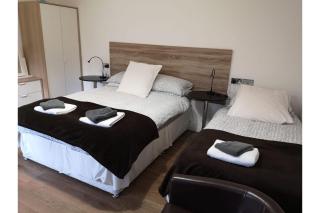 Station Approach Solihull Cabin Stays - 3