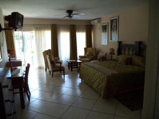 Heatherdale Guesthouse & Shuttle Services - 6