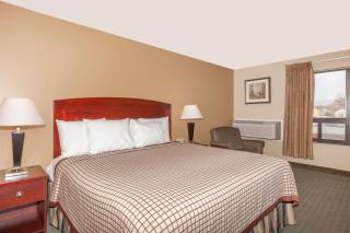Days Inn by Wyndham Utica - Utica - 3