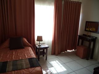 Heatherdale Guesthouse & Shuttle Services - 2
